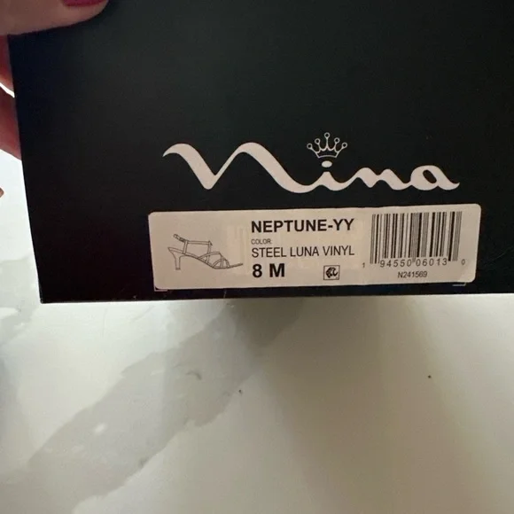 Nina Women’s Neptune-Steel Luna Vinyl Strappy Heels Size 8M Silver Glitter - Picture 2 of 2